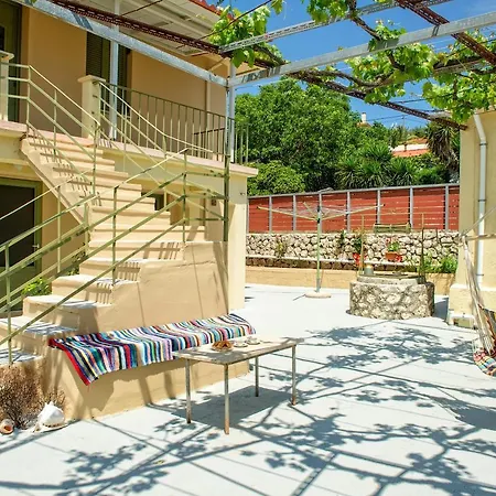 Apartment Garbis Garden View *
