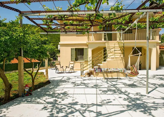 Garbis Garden View *